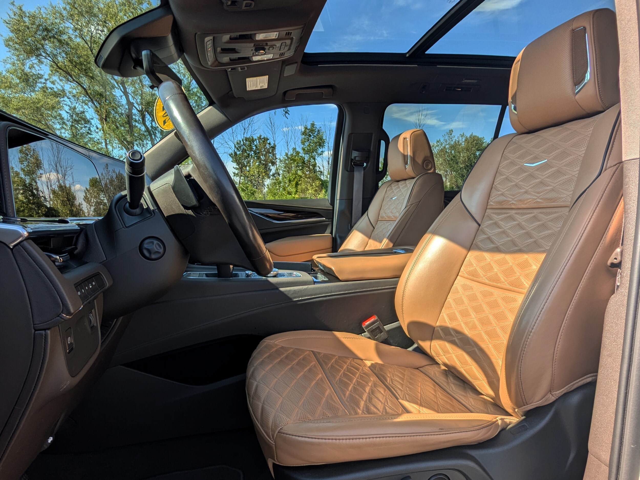 2022 Cadillac Escalade ESV Premium Luxury photo 2