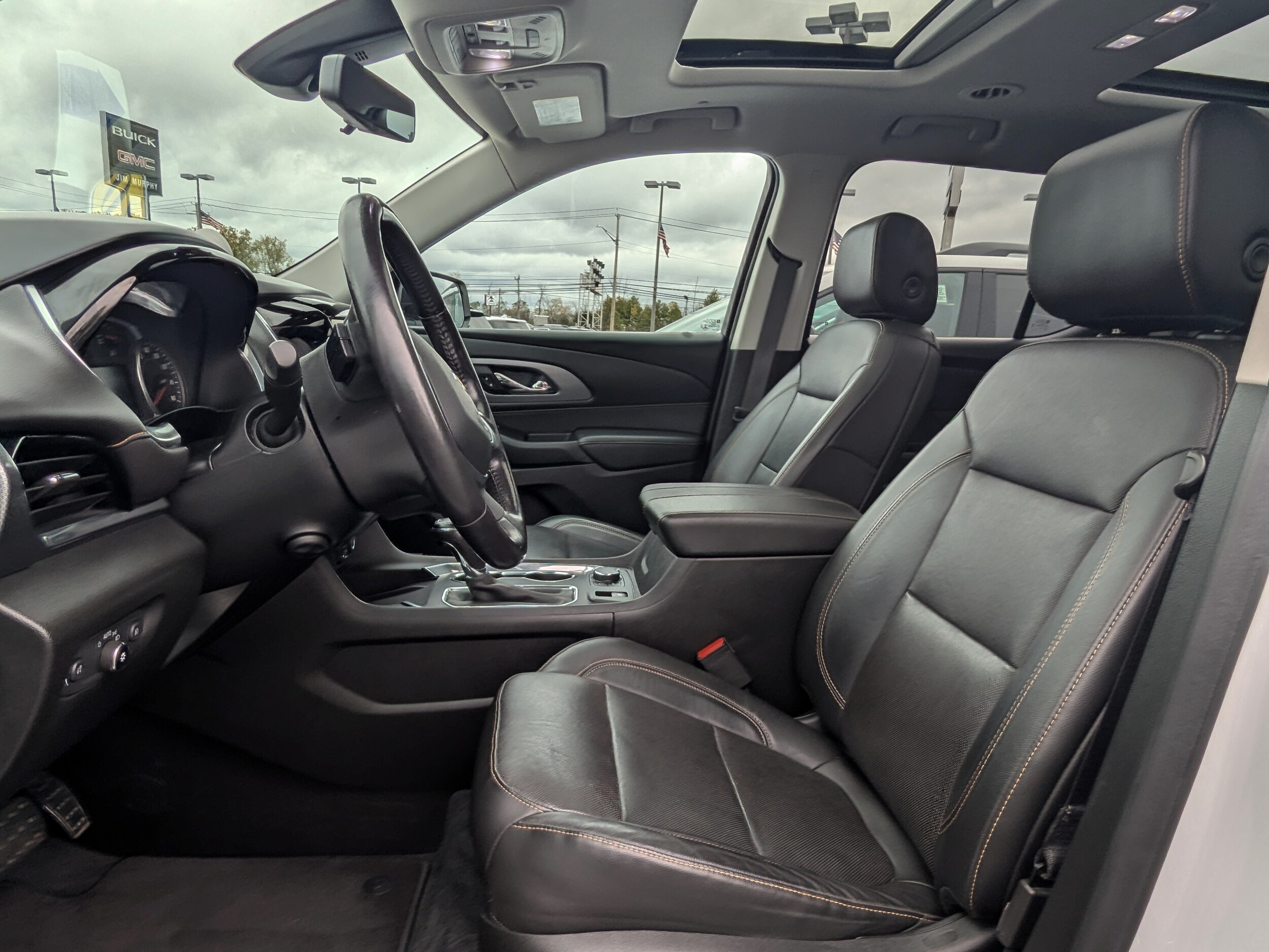 2020 Chevrolet Traverse Premier photo 2