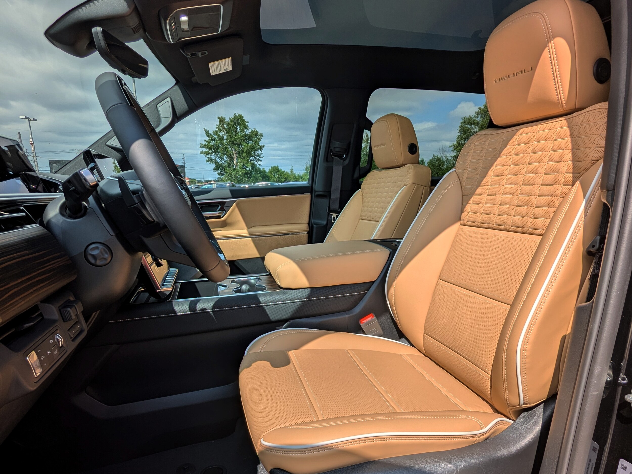 2025 Gmc Sierra Denali photo 2