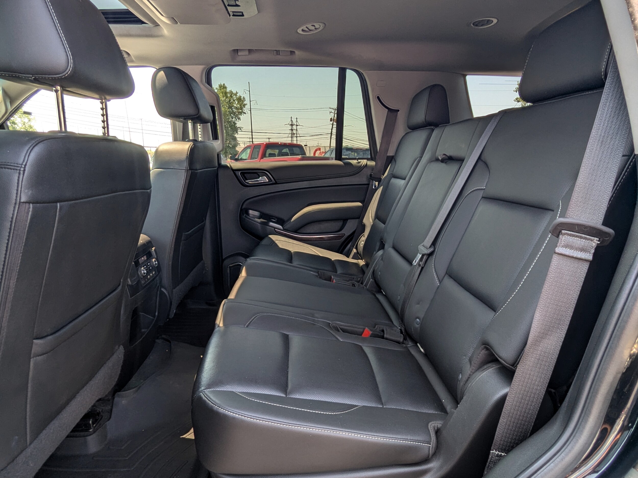 2019 Gmc Yukon SLT photo 3