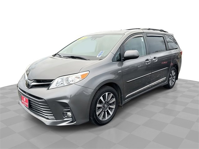 2020 Toyota Sienna XLE Premium's photo