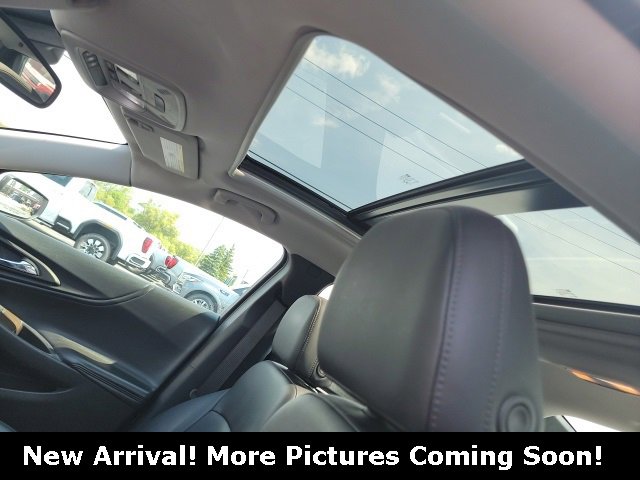 2017 Chevrolet Malibu Premier photo 3