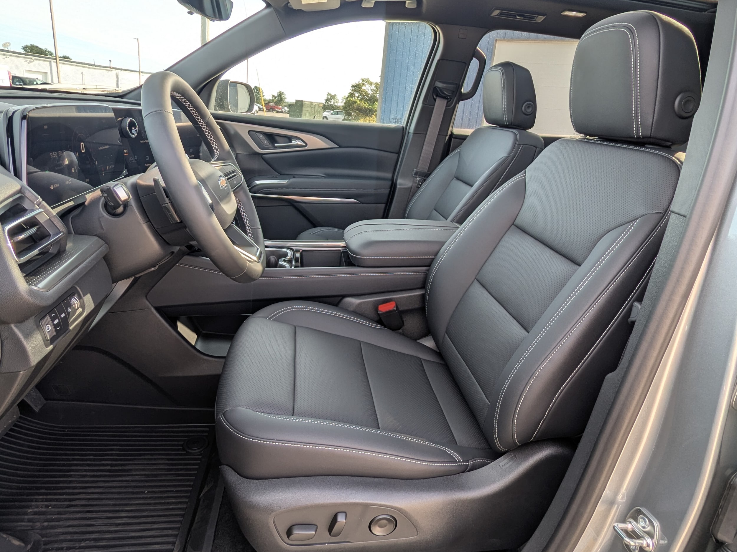 2027 Chevrolet Traverse LT - Photo 9