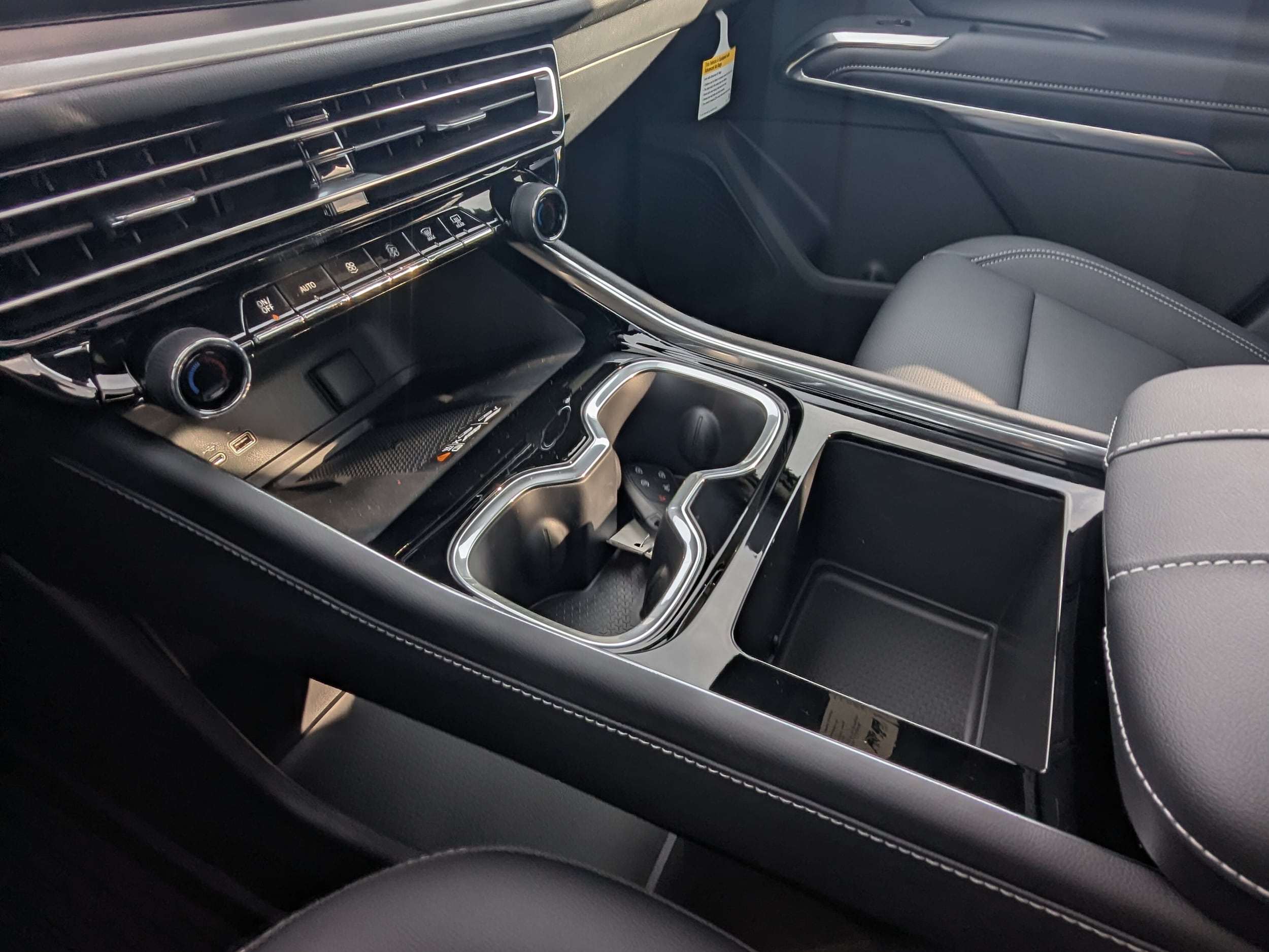2027 Chevrolet Traverse LT - Photo 14