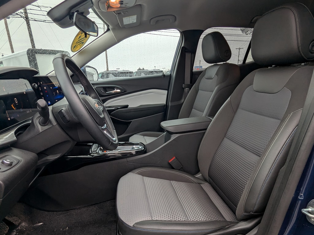 Used 2024 Chevrolet Trax LT SUV