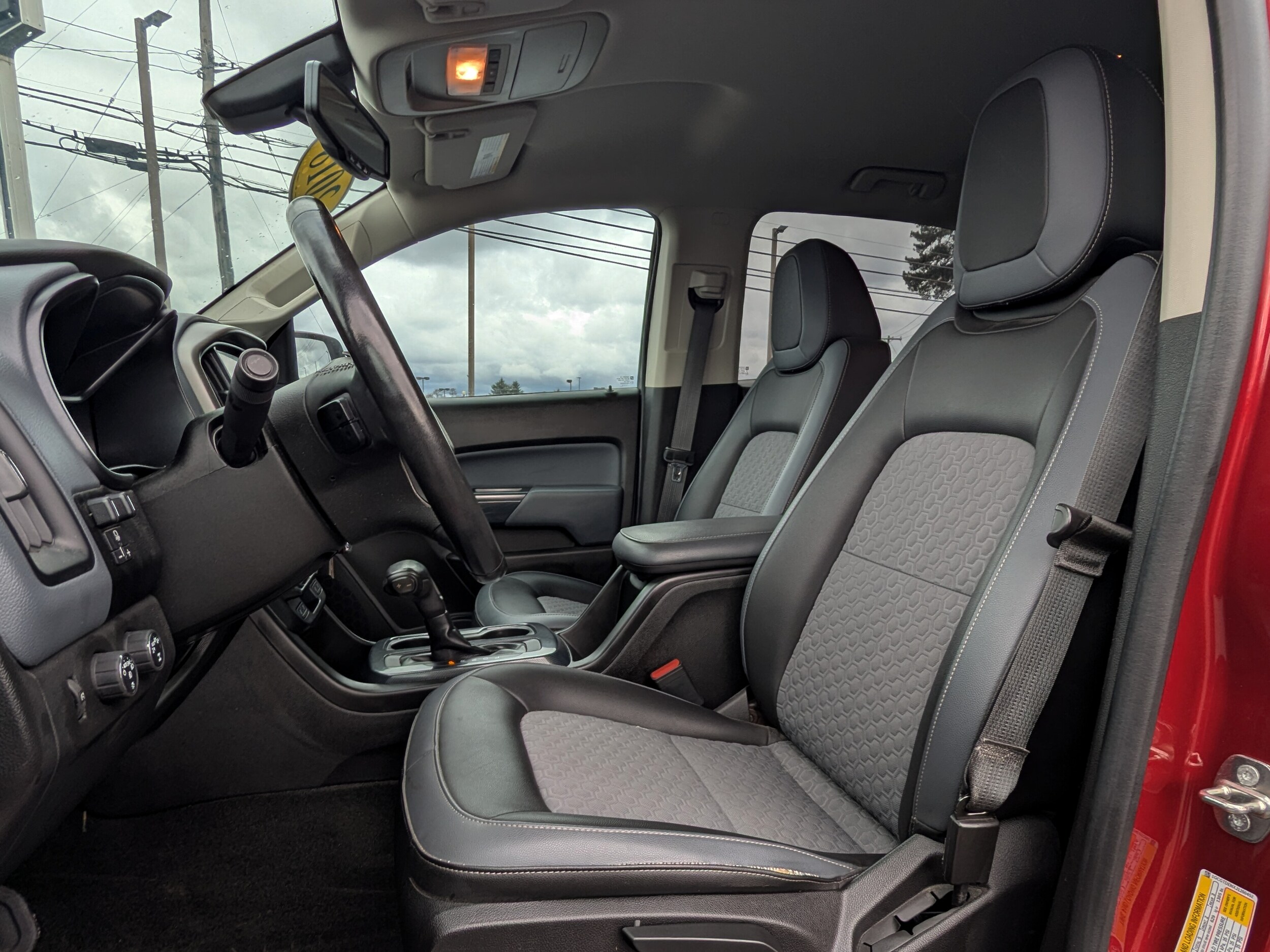 2018 Chevrolet Colorado Z71 photo 2