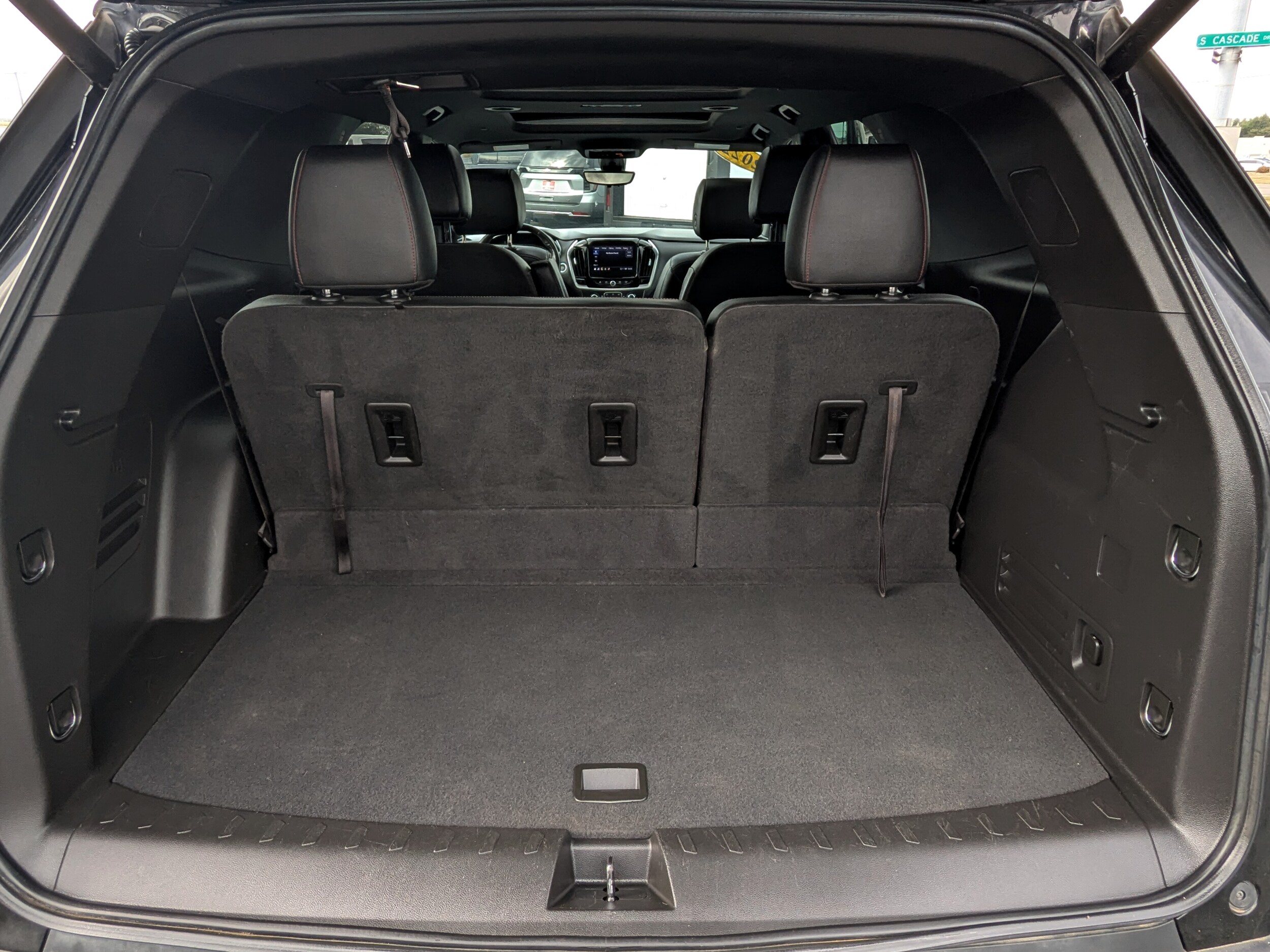 2022 Chevrolet Traverse RS photo 2