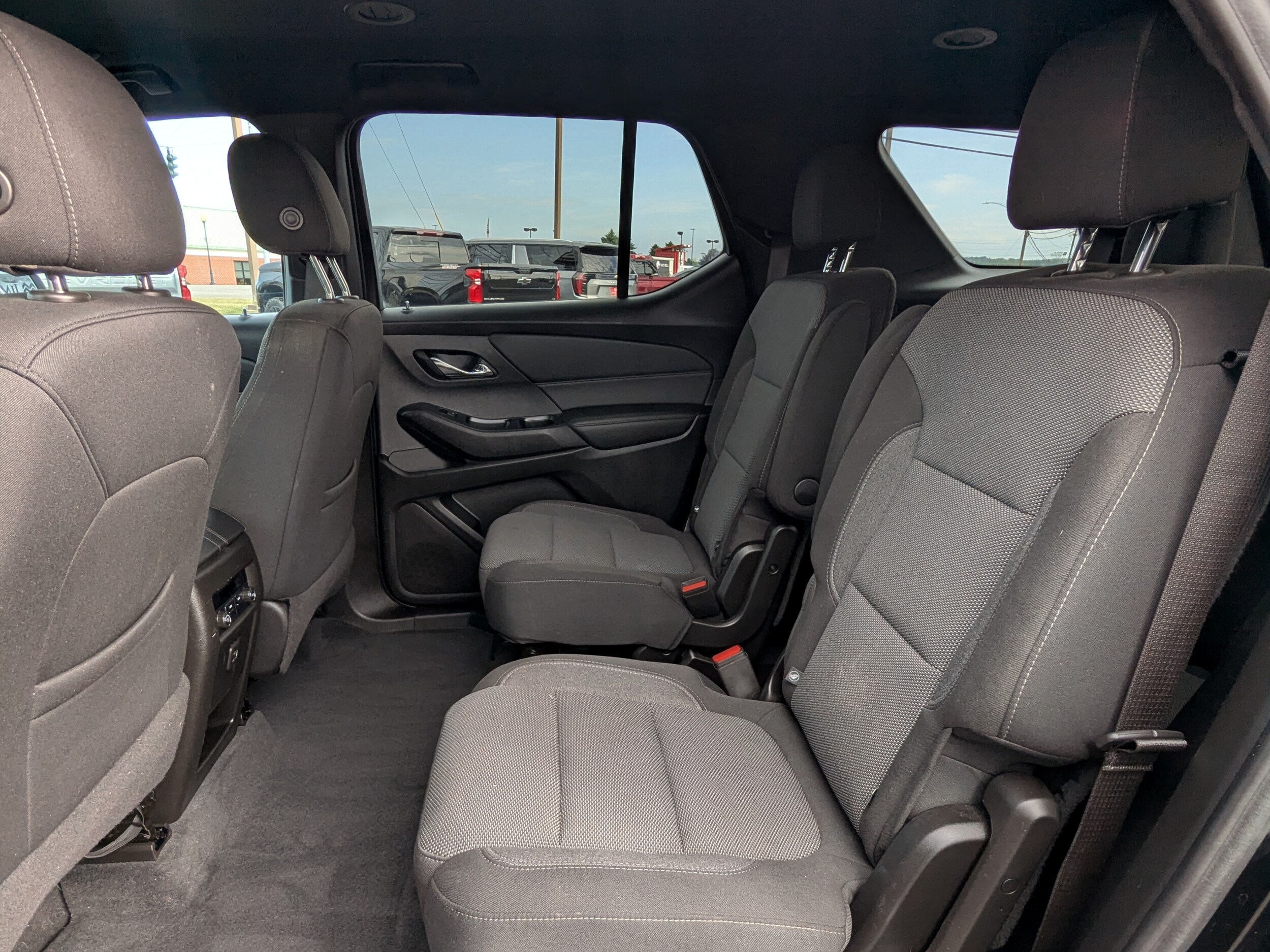 2022 Chevrolet Traverse Cloth photo 3