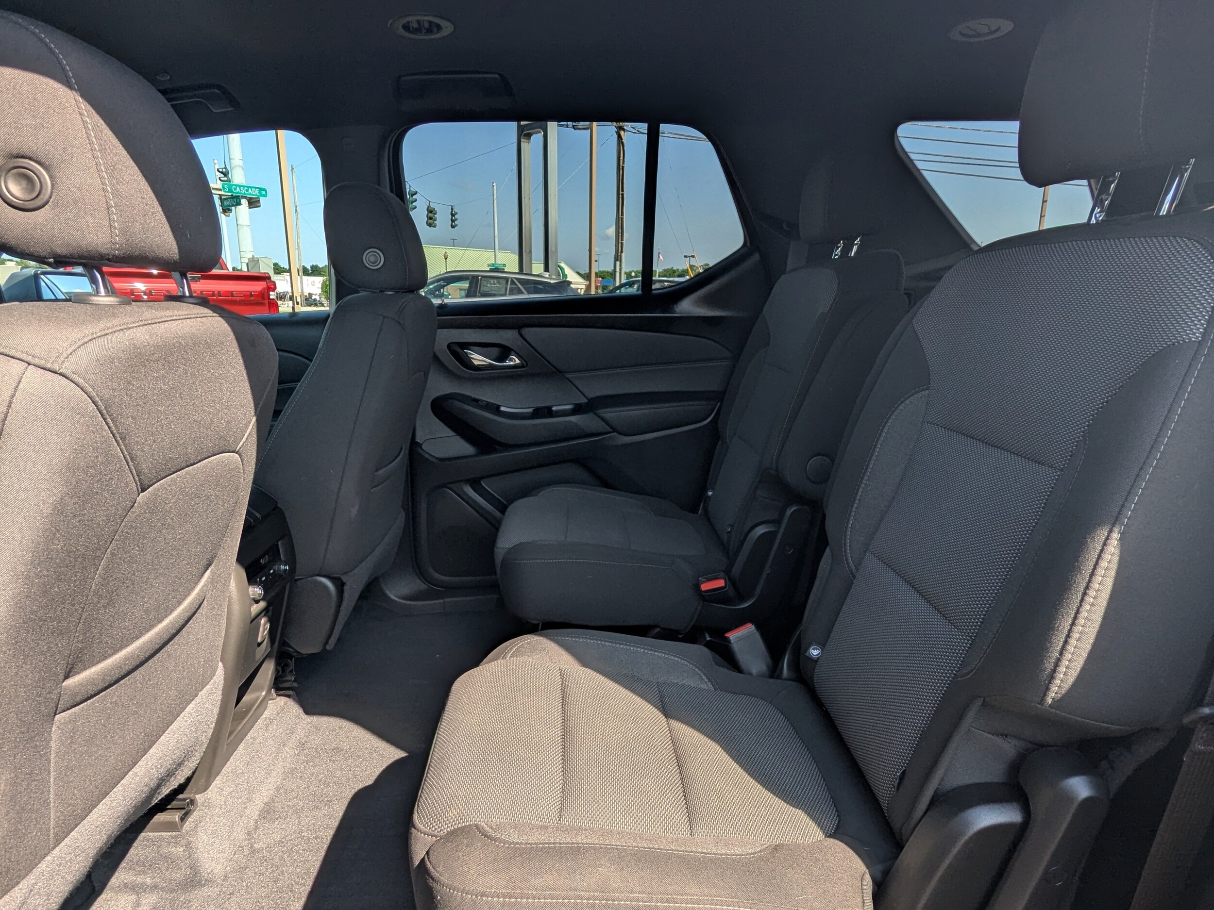 2023 Chevrolet Traverse Cloth photo 3