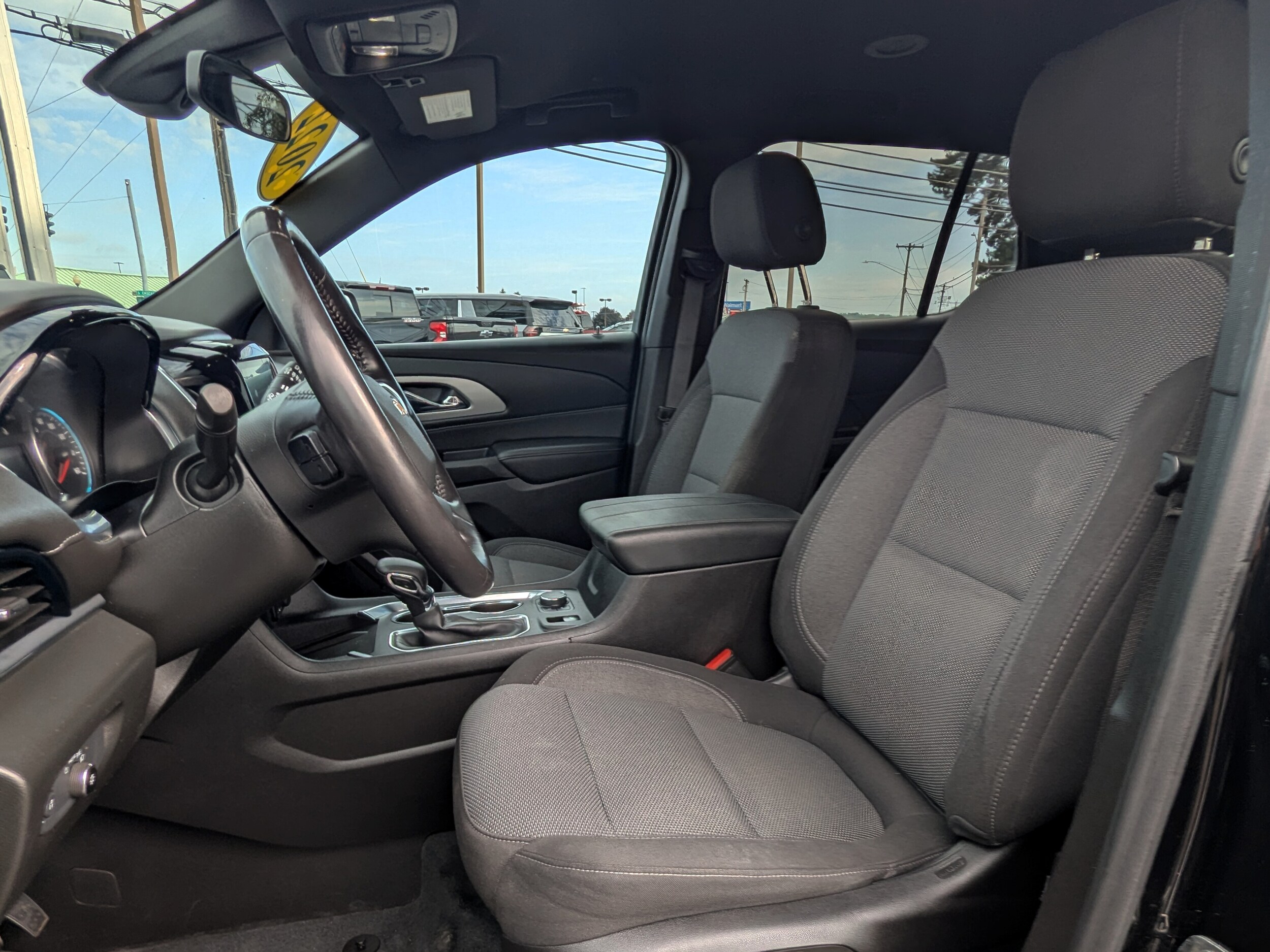 2022 Chevrolet Traverse Cloth photo 2
