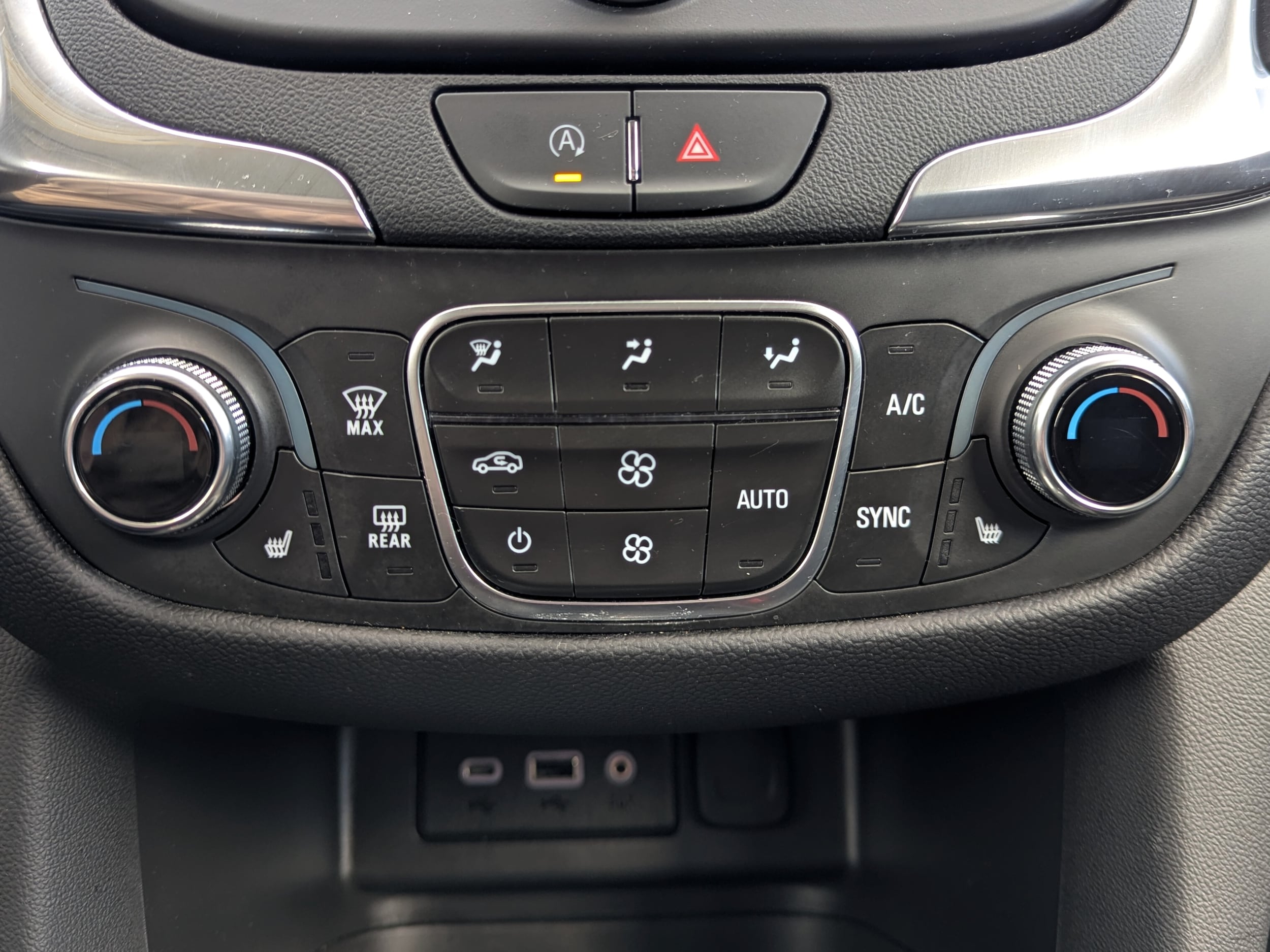 2024 Chevrolet Equinox LT - Photo 14