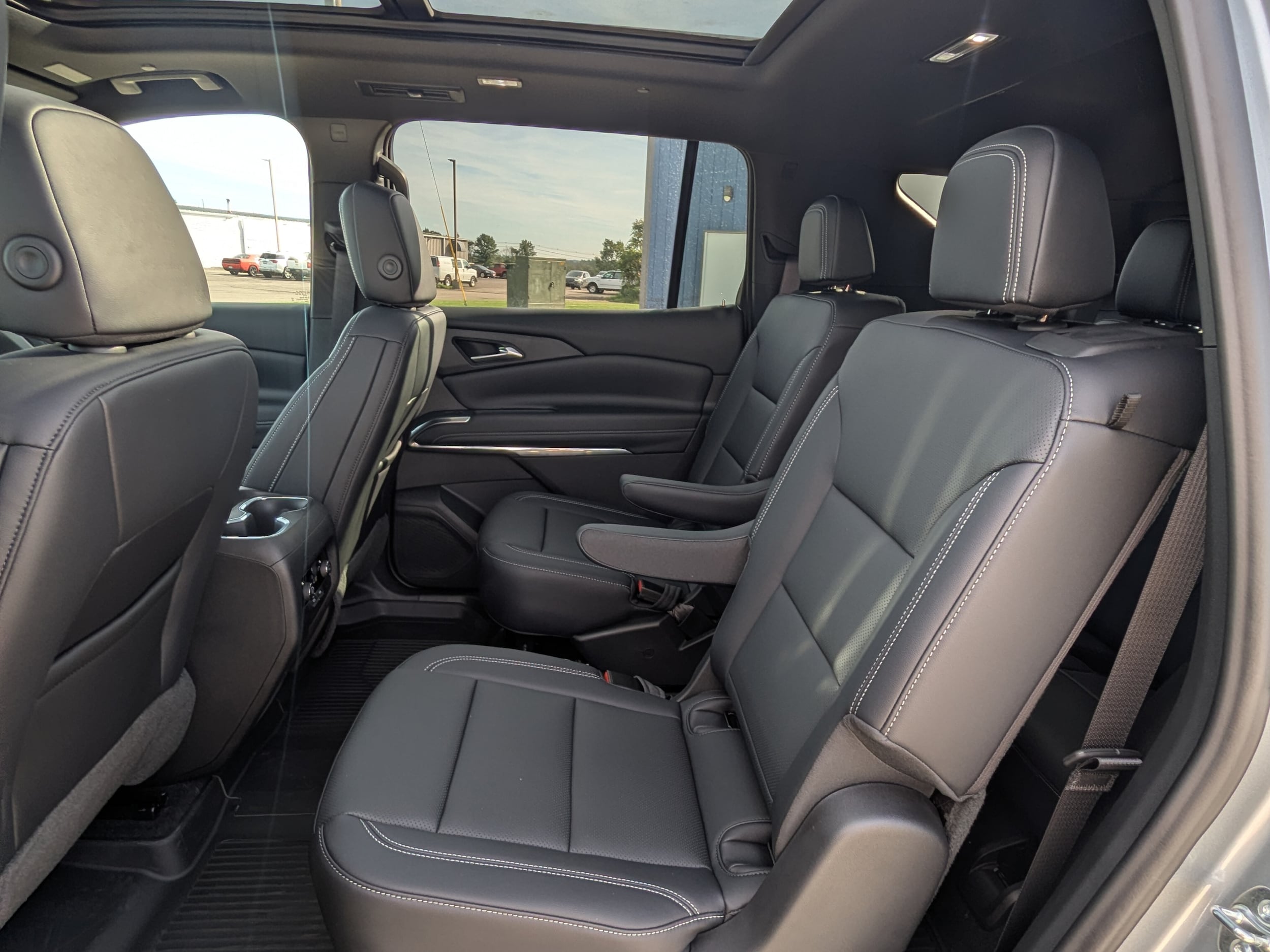 2027 Chevrolet Traverse LT - Photo 10