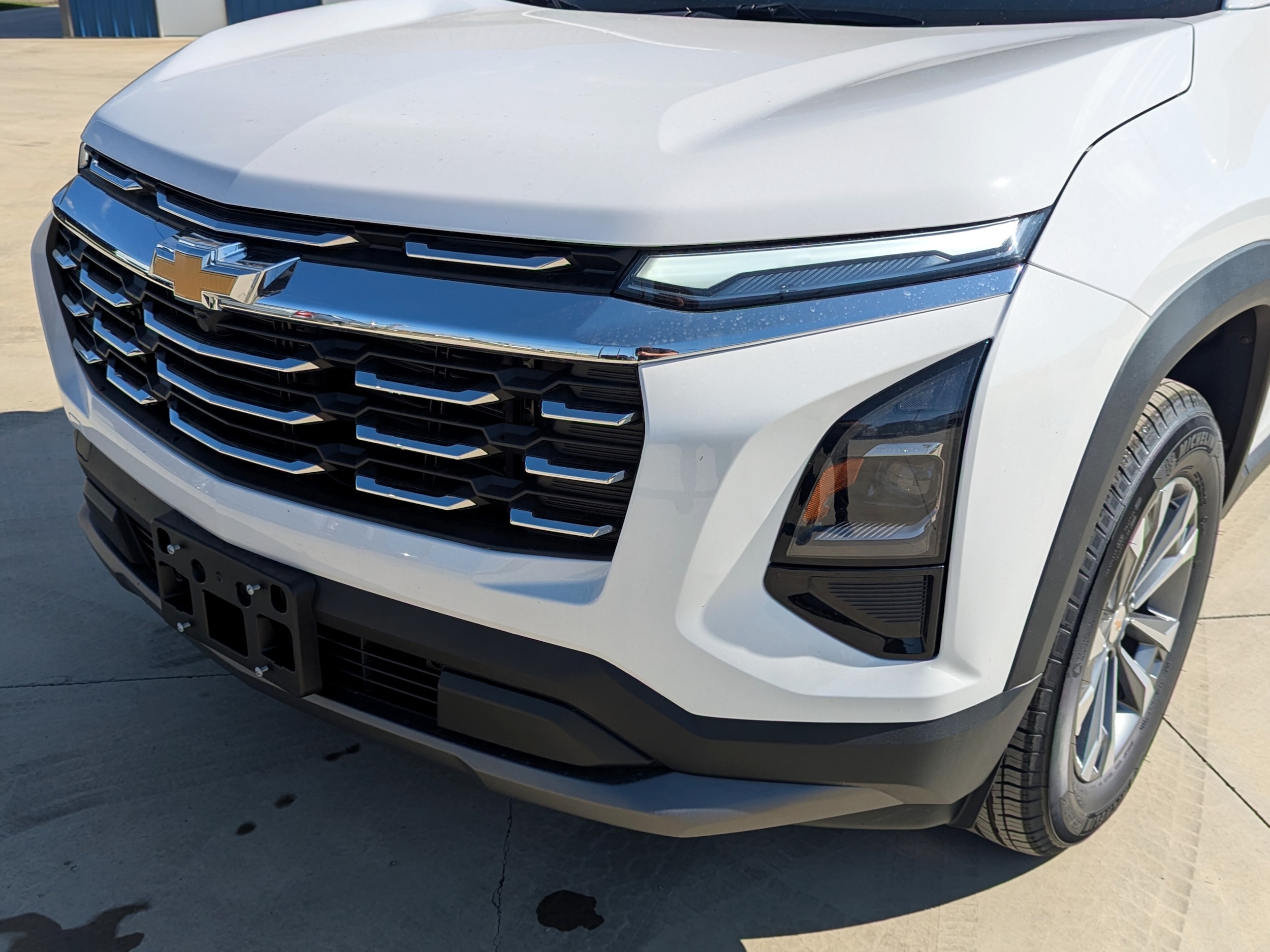 2027 Chevrolet Equinox LT - Photo 8