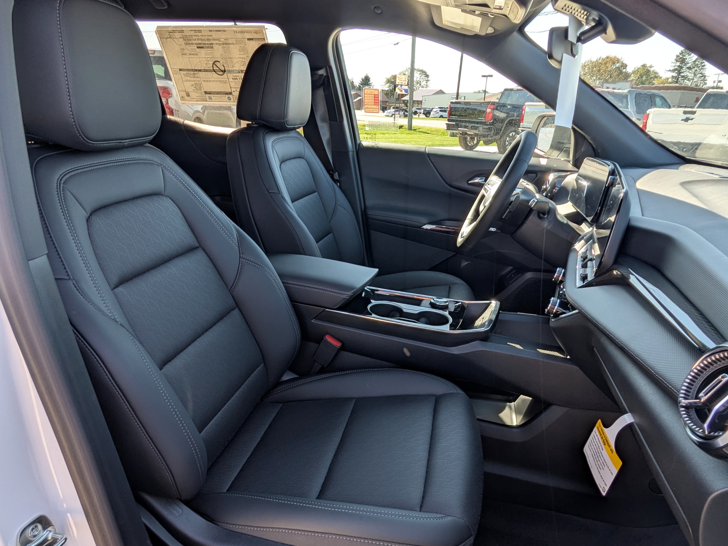 2027 Chevrolet Equinox LT - Photo 13