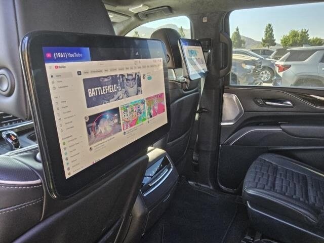 2023 Cadillac Escalade ESV Sport Platinum photo 3