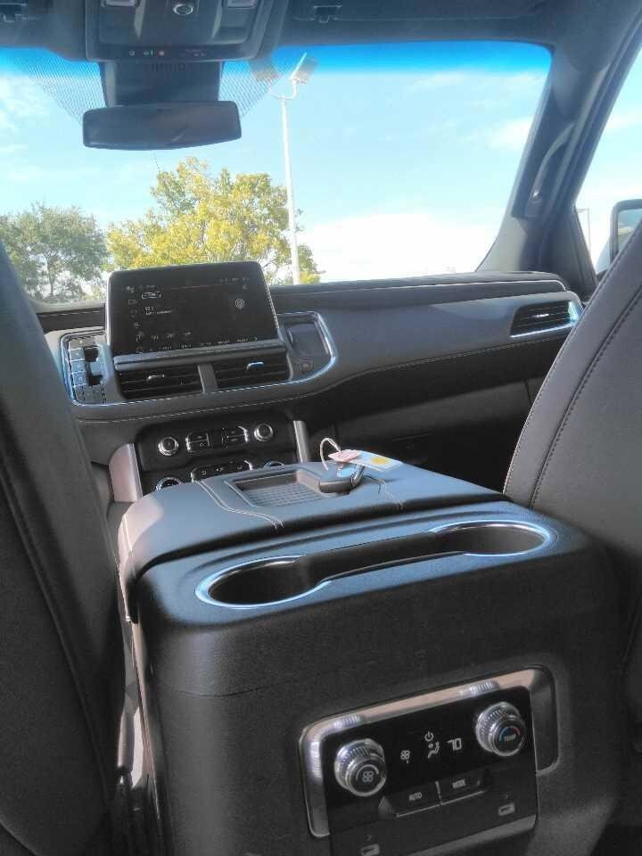 2024 Gmc Yukon XL SLT photo 3