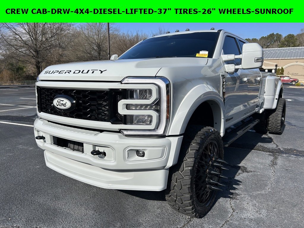 2025 Ford F-450 Super Duty Lariat's photo