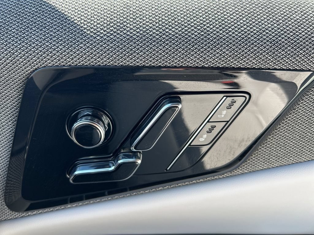 2025 Cadillac OPTIQ Luxury 1 - Photo 58