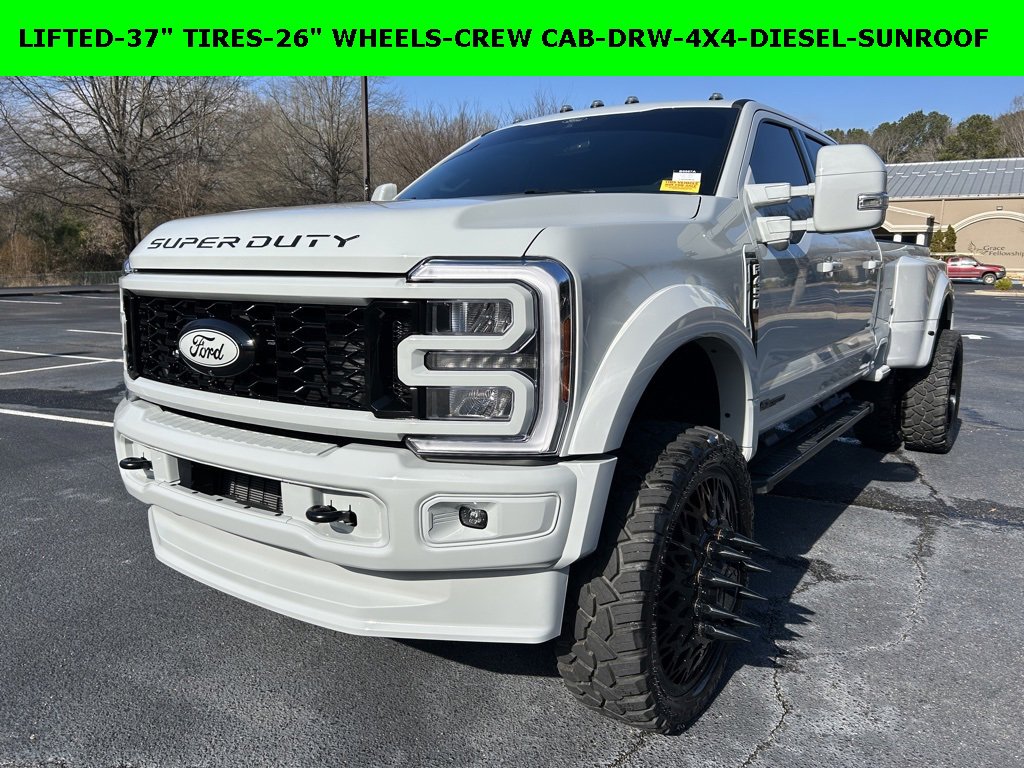 2025 Ford F-450 Super Duty Lariat's photo