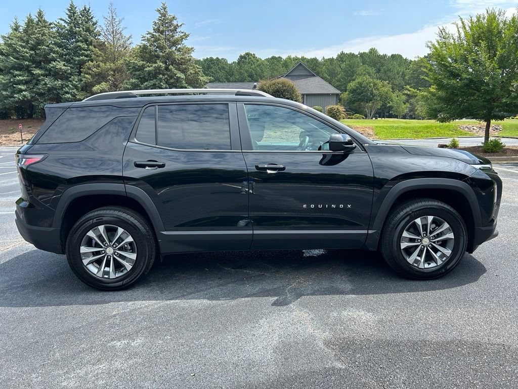 2027 Chevrolet Equinox LT - Photo 22