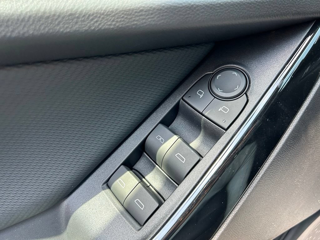 2027 Chevrolet Equinox LT - Photo 53