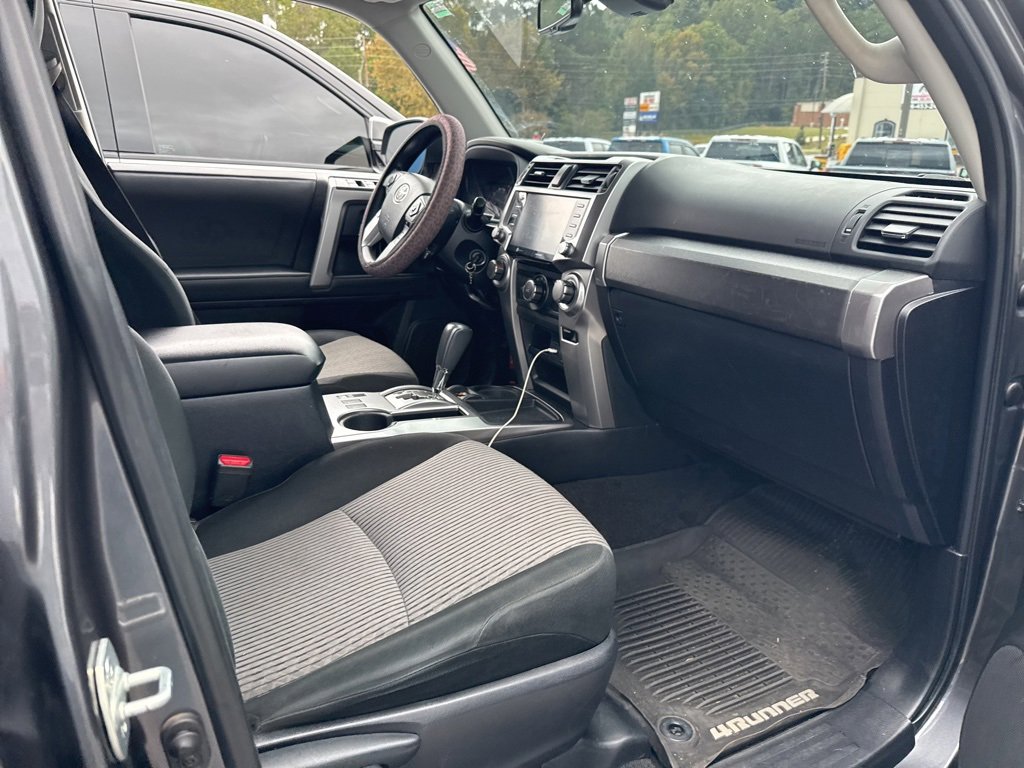2020 Toyota 4Runner SR5 photo 4
