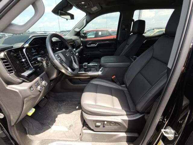 2025 Chevrolet Silverado 1500 RST photo 3