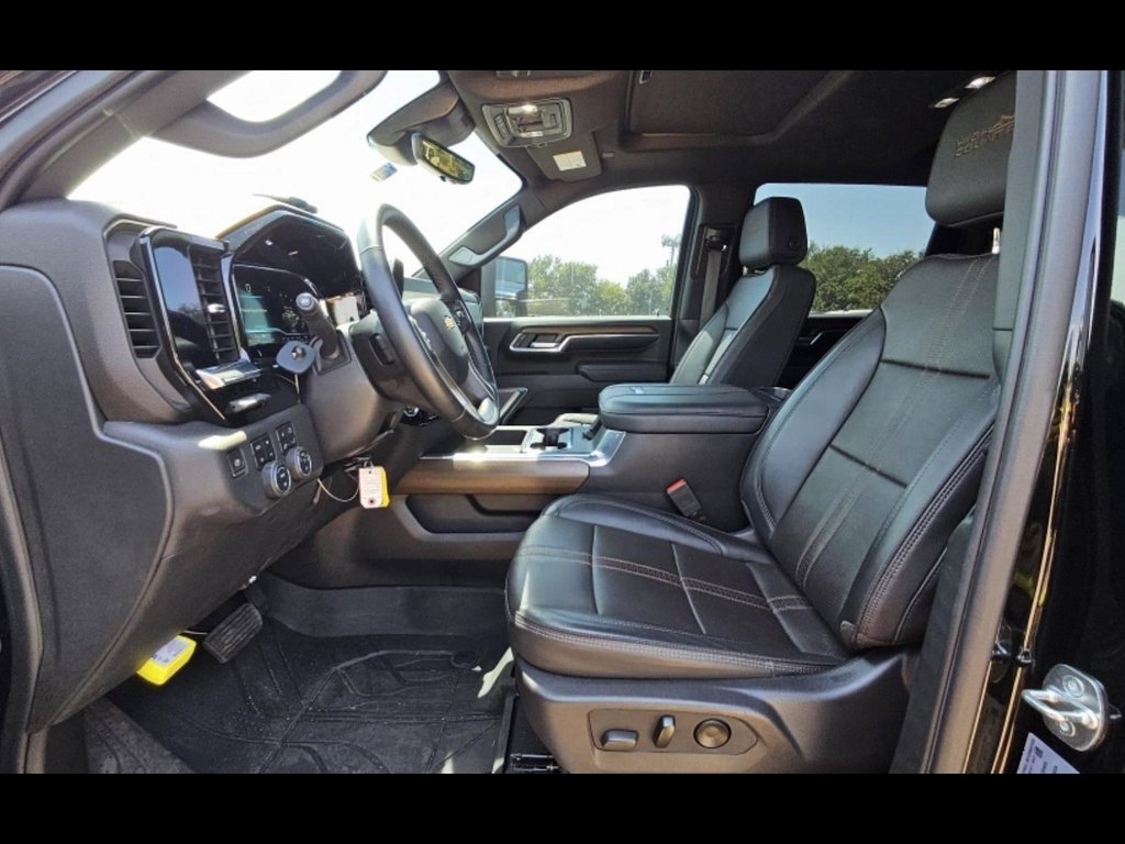 2024 Chevrolet Silverado 3500HD High Country photo 3