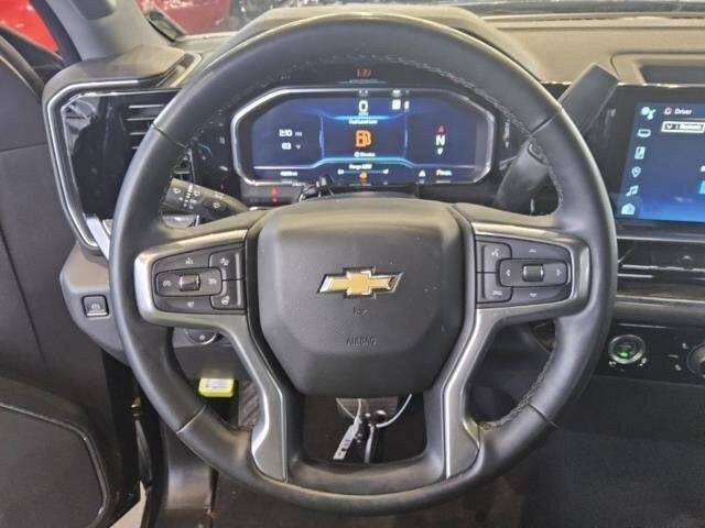 2023 Chevrolet Silverado 1500 LT photo 2