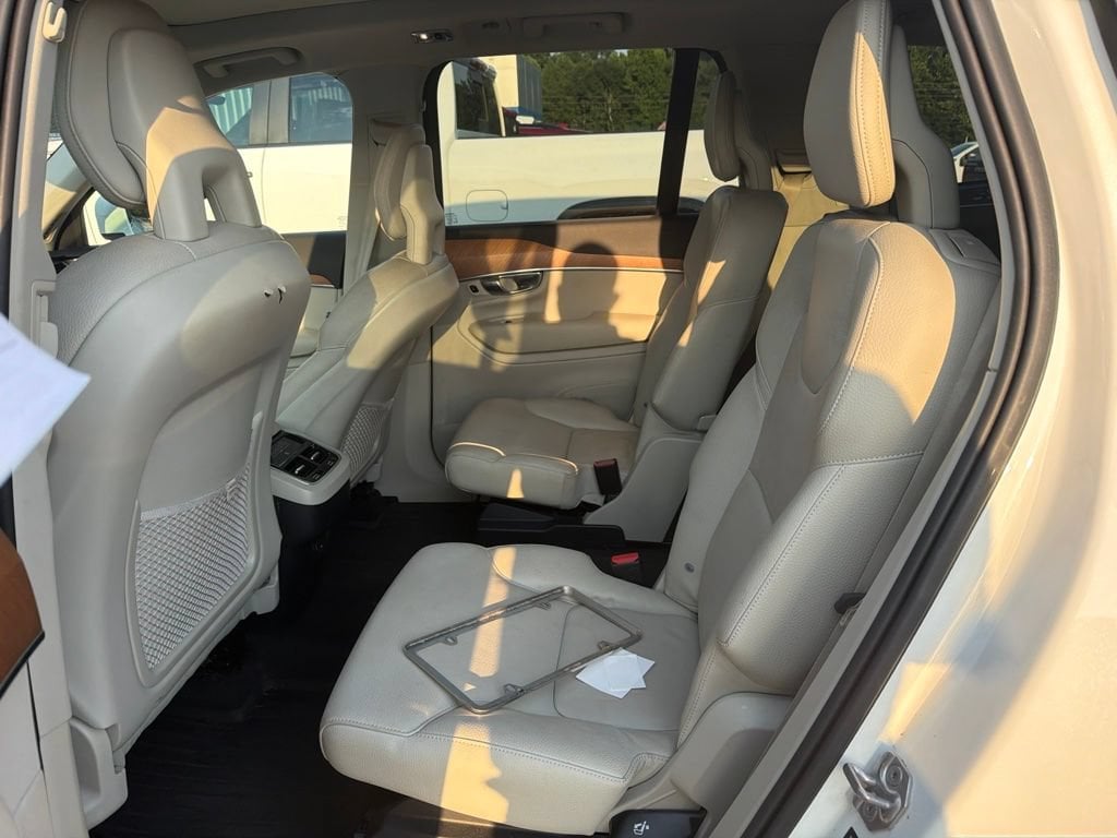 Used 2022 Volvo XC90 Momentum