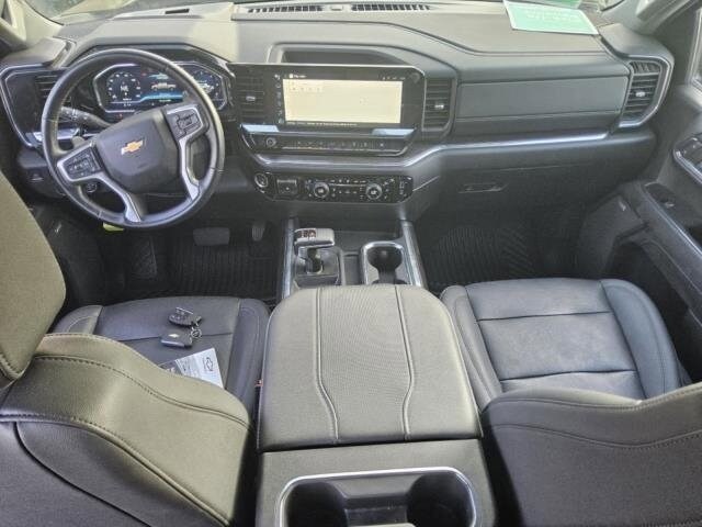 2023 Chevrolet Silverado 1500 LTZ photo 2