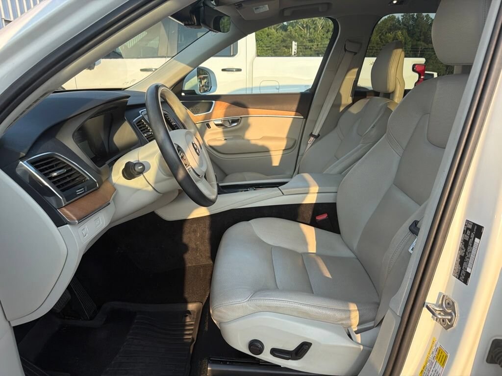 Used 2022 Volvo XC90 Momentum