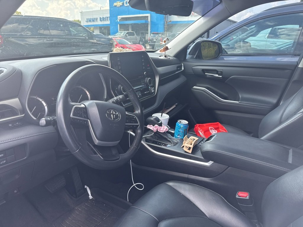 2022 Toyota Highlander XLE photo 3