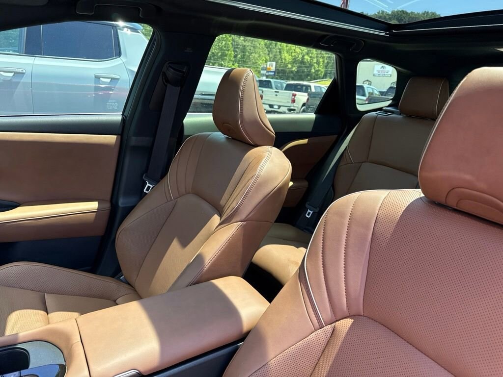 Used 2025 Toyota Crown Signia XLE