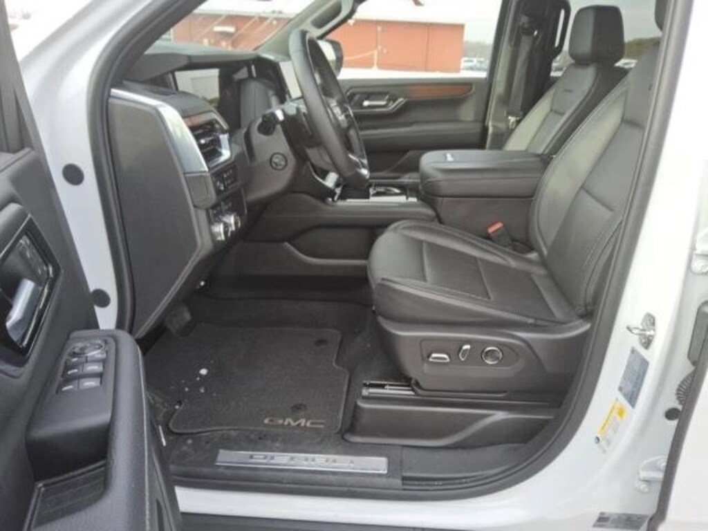 Used 2025 GMC Yukon XL Denali SUV