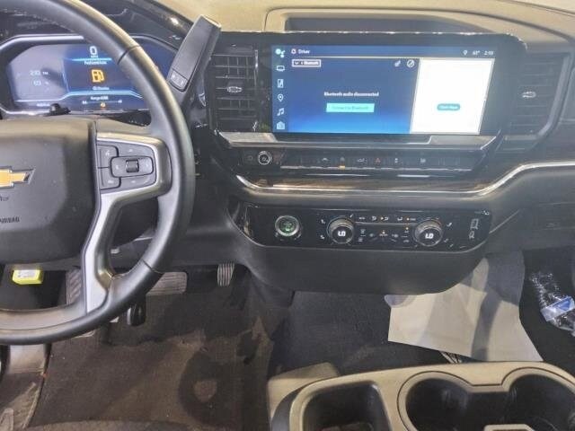 2023 Chevrolet Silverado 1500 LT photo 3