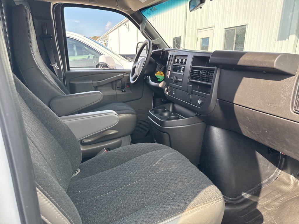 2024 Gmc Savana Cargo 2500 photo 3