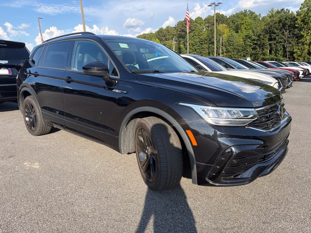 Used 2024 Volkswagen Tiguan SE R-Line Black