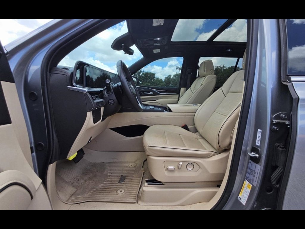 2023 Cadillac Escalade Premium Luxury photo 3