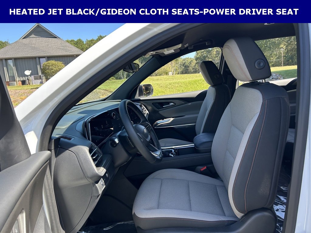 2025 Chevrolet Traverse photo 3
