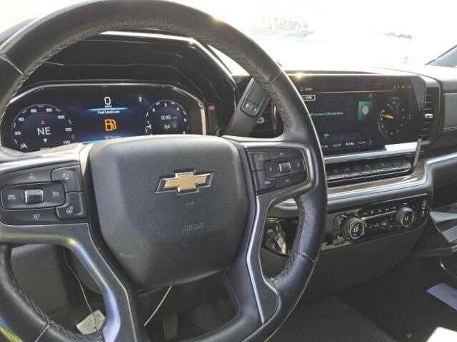 2022 Chevrolet Silverado 1500 LT photo 3