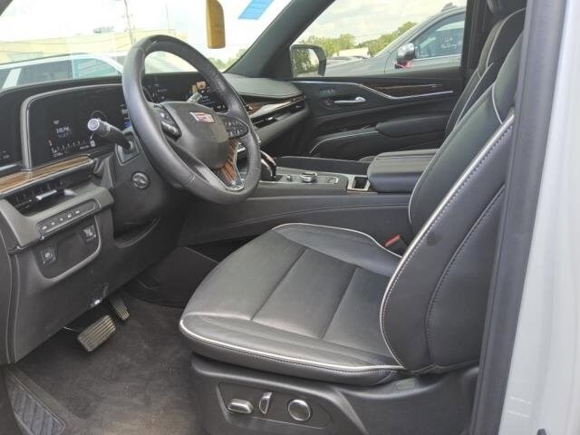 2023 Cadillac Escalade ESV Premium Luxury photo 3