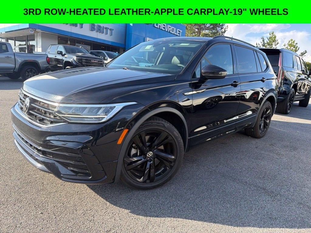 Used 2024 Volkswagen Tiguan SE R-Line Black
