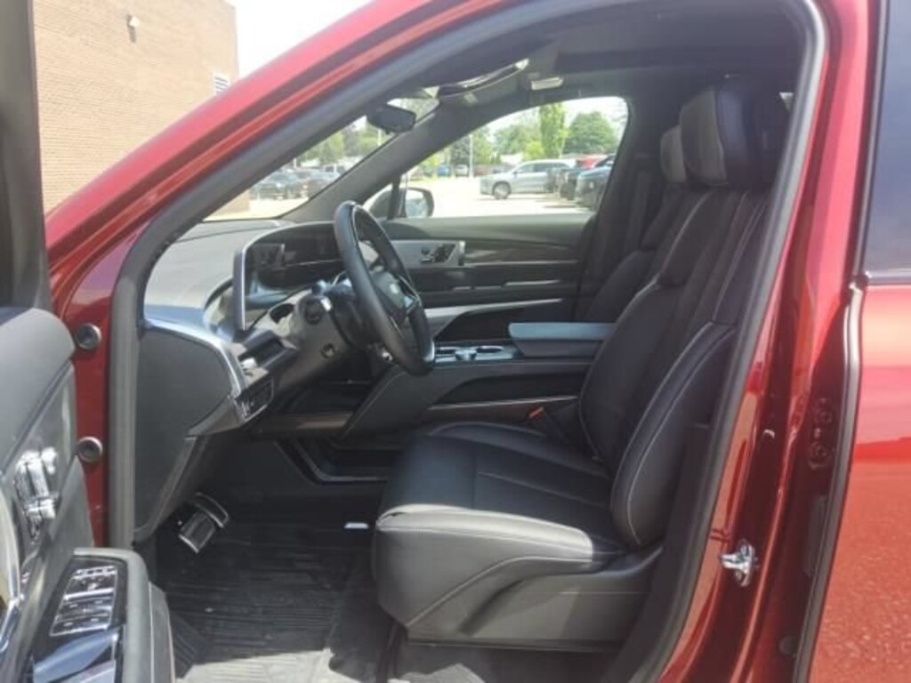 Used 2026 CADILLAC VISTIQ Sport SUV