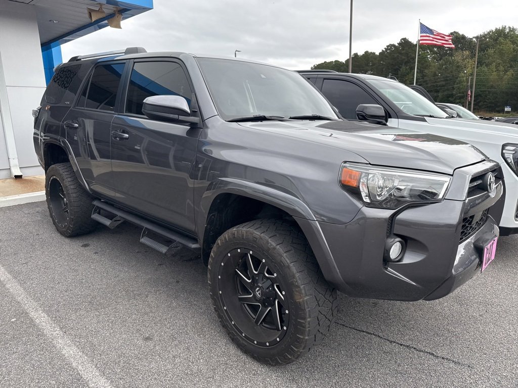 2020 Toyota 4Runner SR5 photo 2