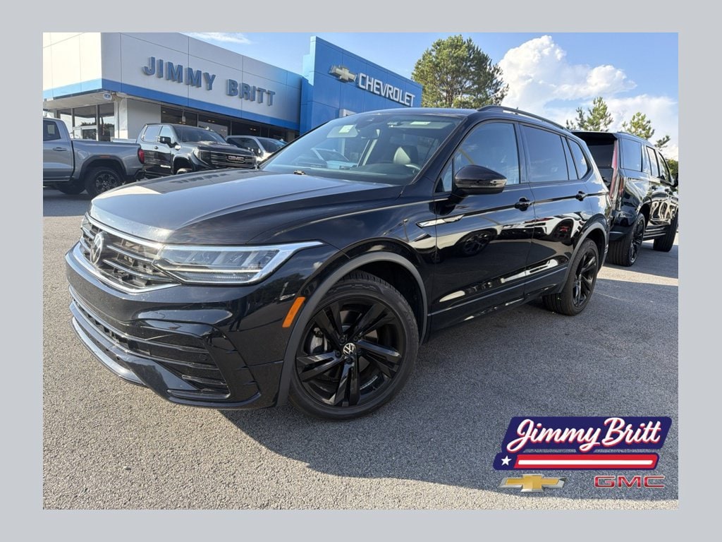 Used 2024 Volkswagen Tiguan SE R-Line Black