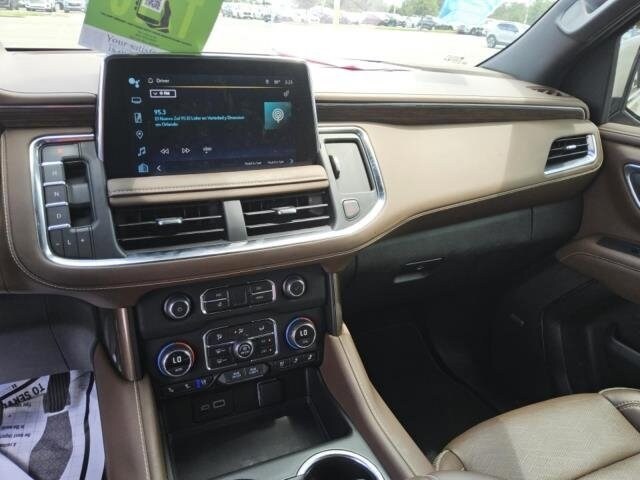 2024 Chevrolet Suburban High Country photo 3