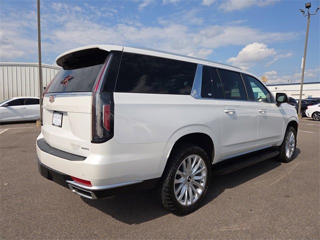 2023 Cadillac Escalade ESV Luxury photo 2
