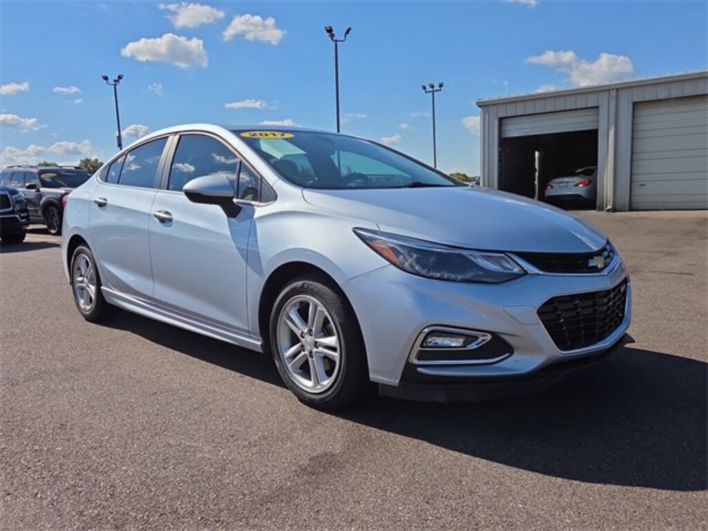 Used 2017 Chevrolet Cruze LT Sedan
