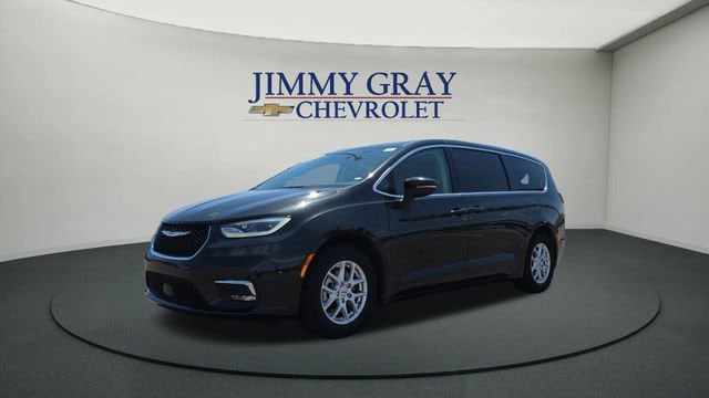 2023 Chrysler Pacifica Touring L's photo